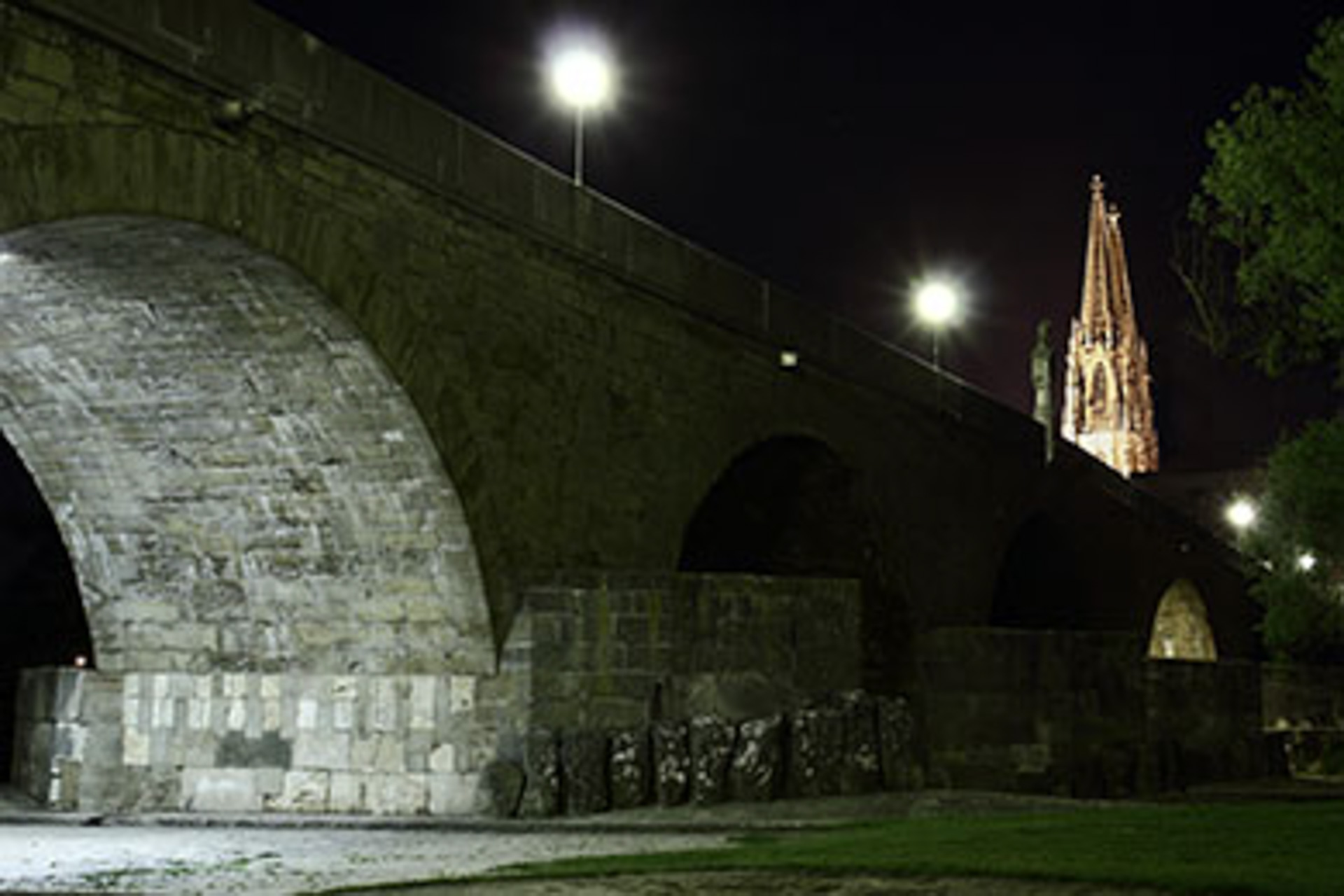 Steinerne Brücke und der Regensburger Dom im Hintergrund - Foto by Thomas Hautmann