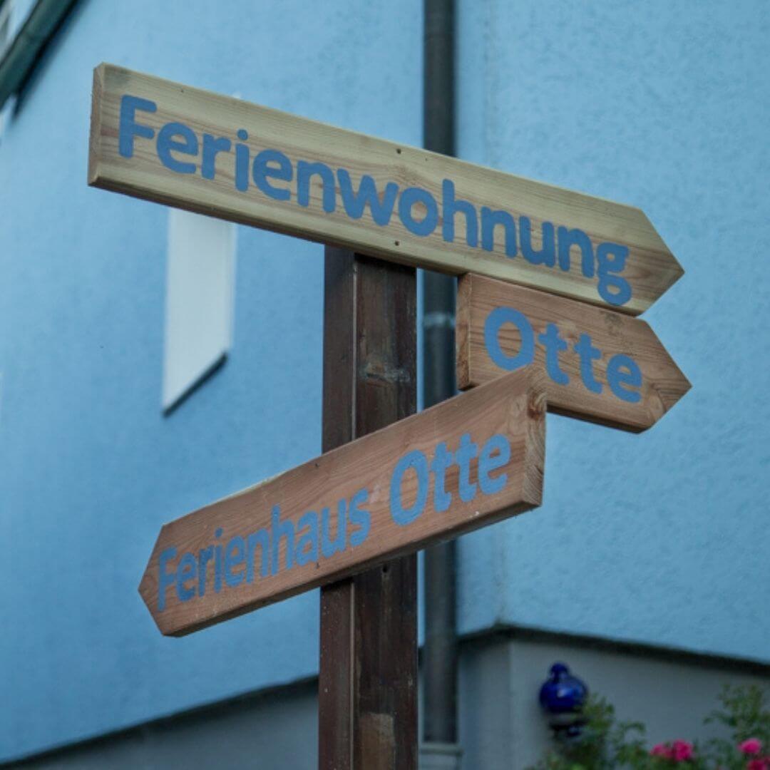 ferienunterkunft-otte_wegweiser_1080